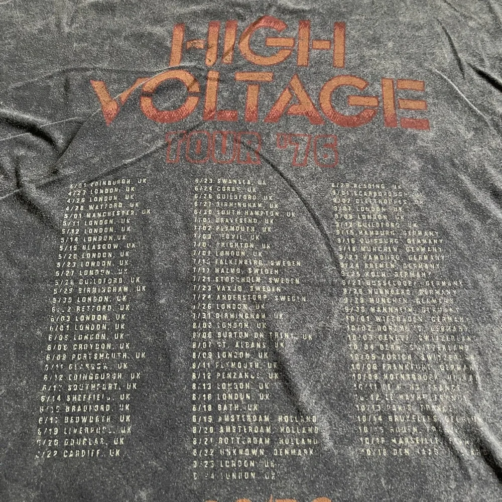 AC/DC Mens XL graphic acid wash tee shirt MENS NEW NWT ‘75 voltage tour shirt - Picture 6 of 6